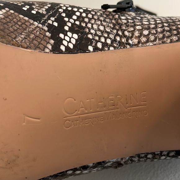 Fresh Fall 2025 trend!! Snake print booties - Picture 8 of 9